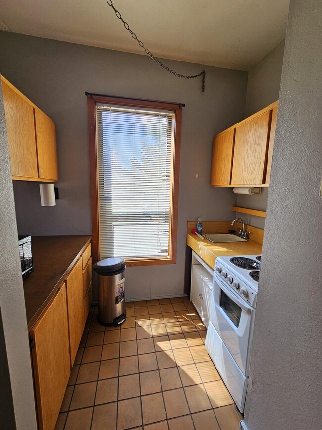 Building Photo - 37 Valley View Dr