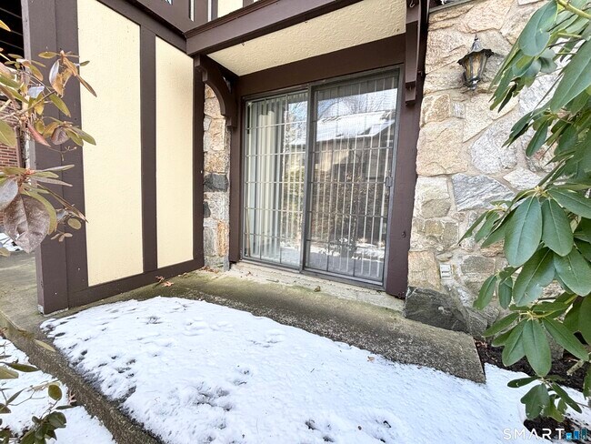 Building Photo - 50 Aiken St