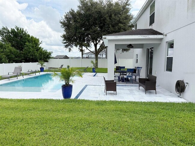 Building Photo - 12236 Fairlawn Dr