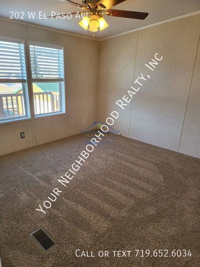 Building Photo - 202 W El Paso Ave
