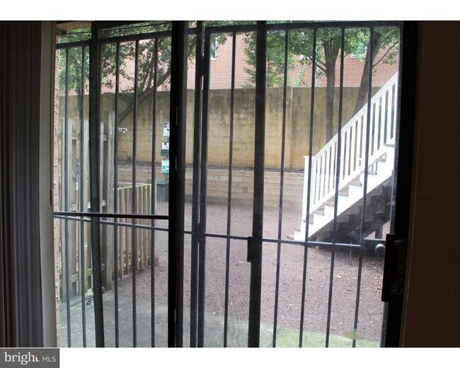 Building Photo - 2031 South St