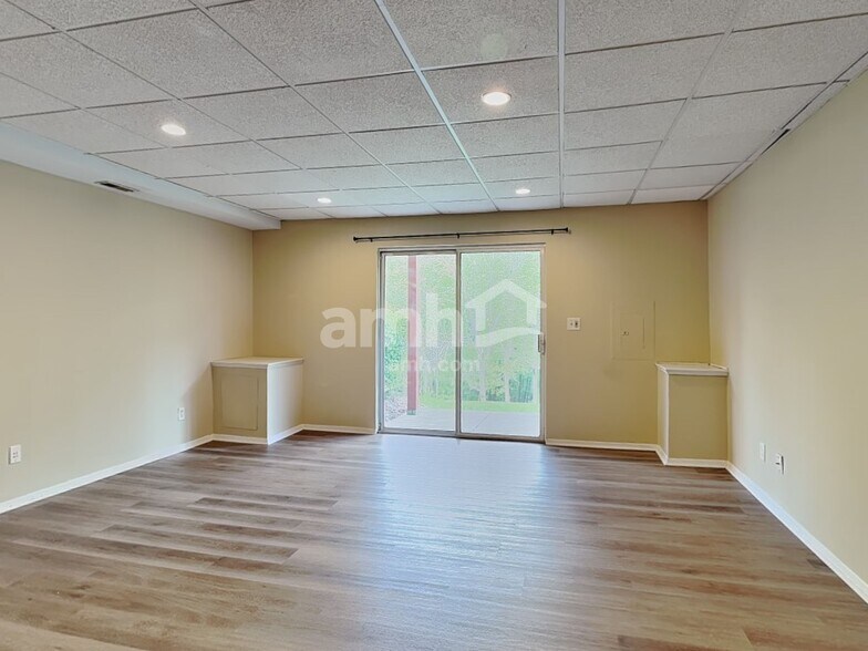 Building Photo - 1418 Grandview Ct