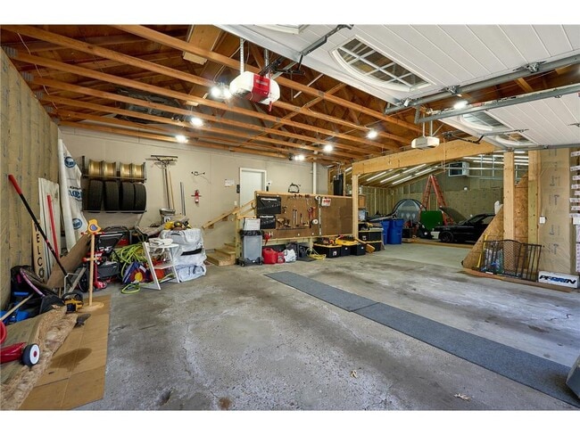 Building Photo - 1832 Essex Rd