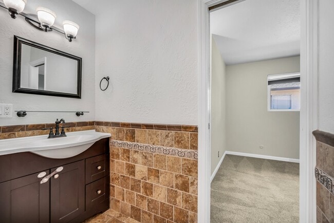 Building Photo - 1035 Mohr Ln