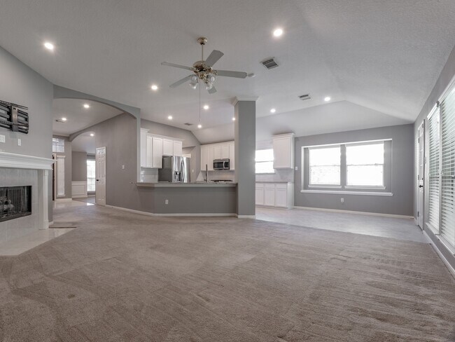 Building Photo - 12807 Village Way Dr