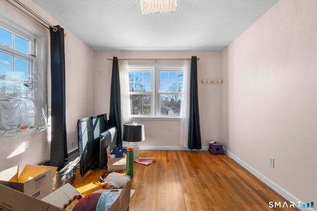 Building Photo - 540 Lakeside Dr