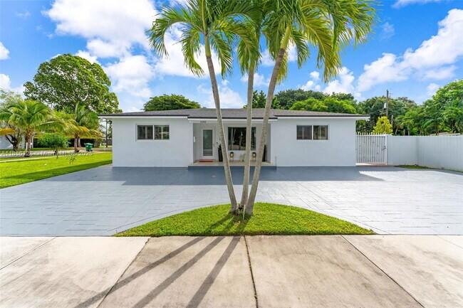 Building Photo - Southwest 85th Avenue, Miami, FL 33155 - 4...