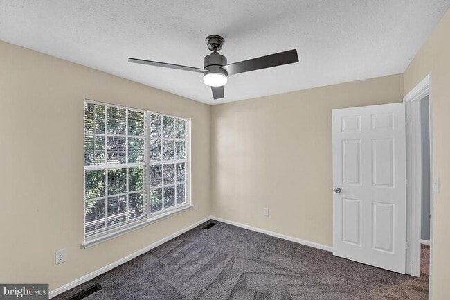 Building Photo - 801 High Plain Dr