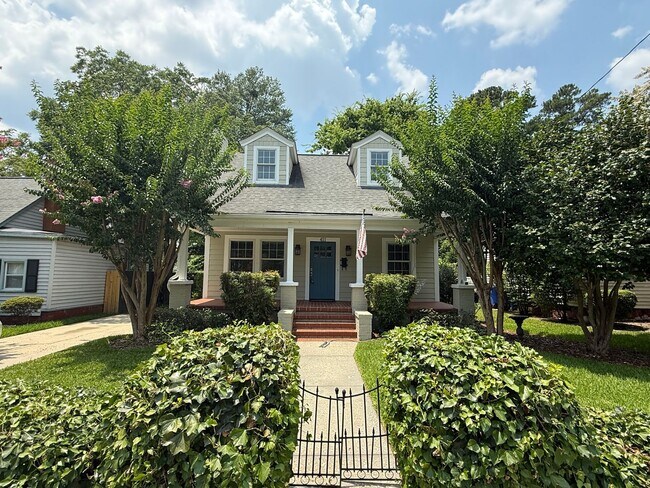 Building Photo - Gorgeous 4 Bed, 3 Bath Haymount Home