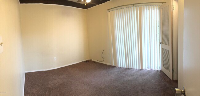 Building Photo - 1008 S College Rd
