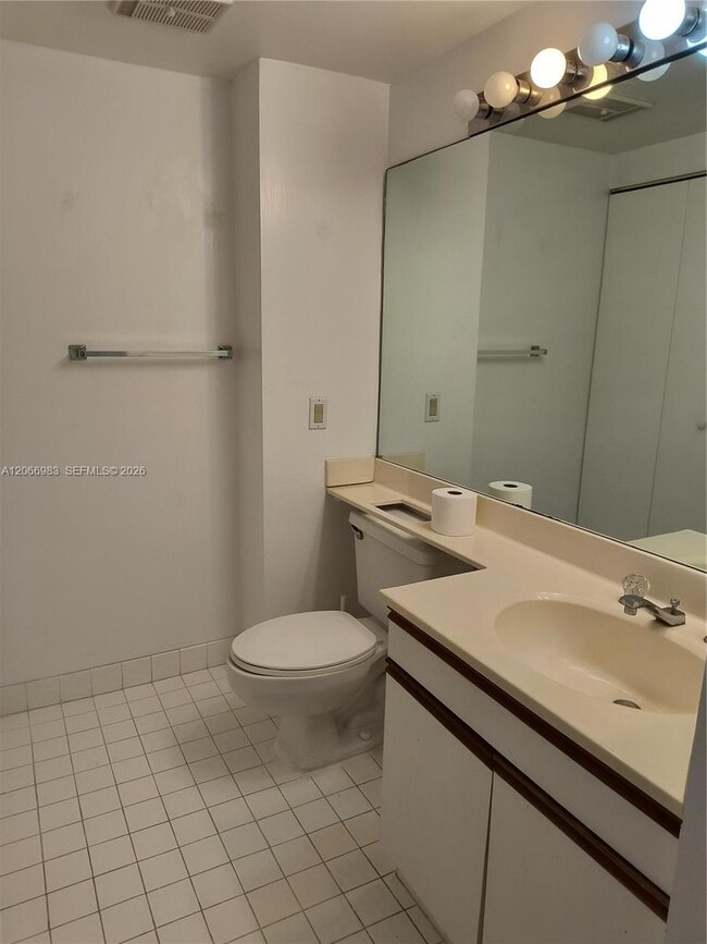 Building Photo - 3610 Yacht Club Dr