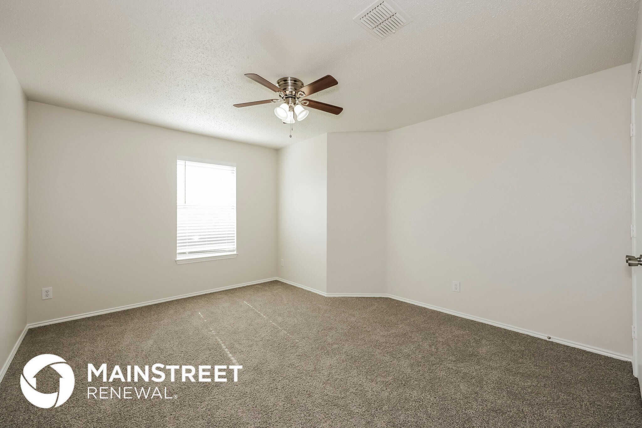 Building Photo - 664 Lowe Dr