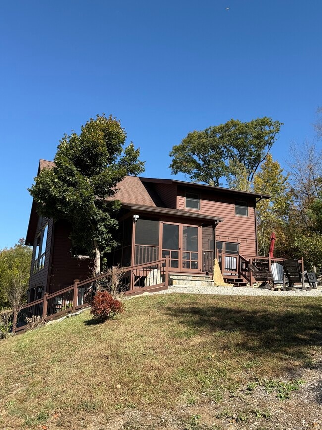 Building Photo - 570 Long Mountain Rd