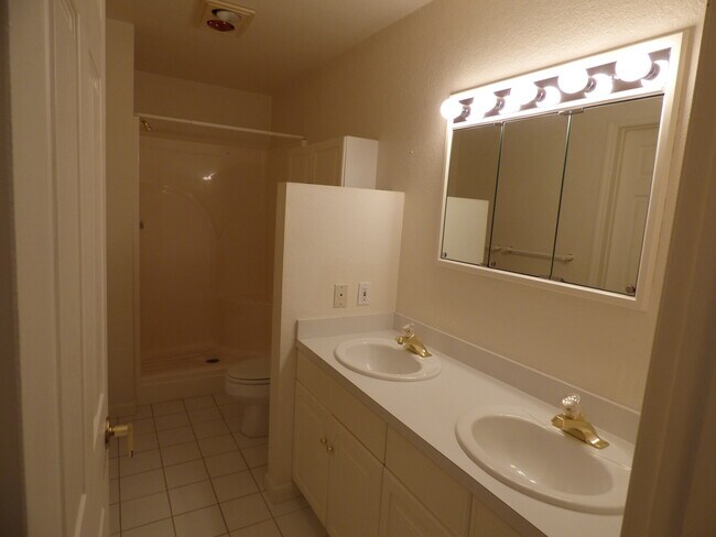 Building Photo - 1000 Fountain Terrace Dr