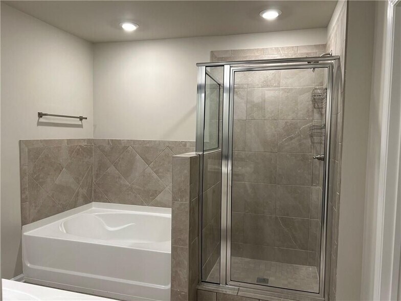 Building Photo - 205 Ridge Valley Dr