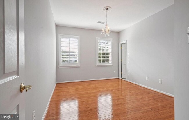 Building Photo - 43708 Red House Dr