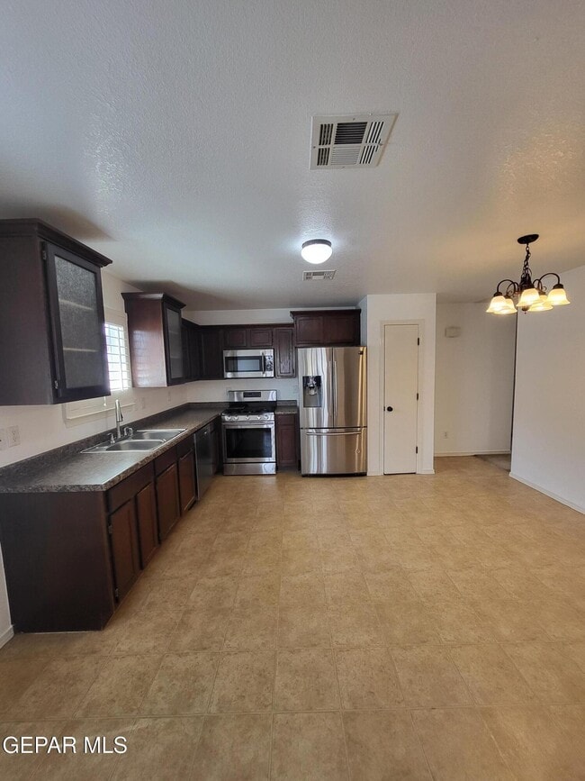 Building Photo - 1733 Shreya St