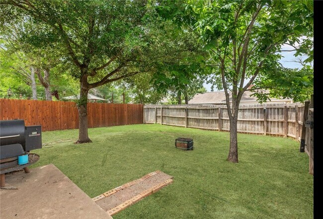 Building Photo - 1515 Bluefield Ct