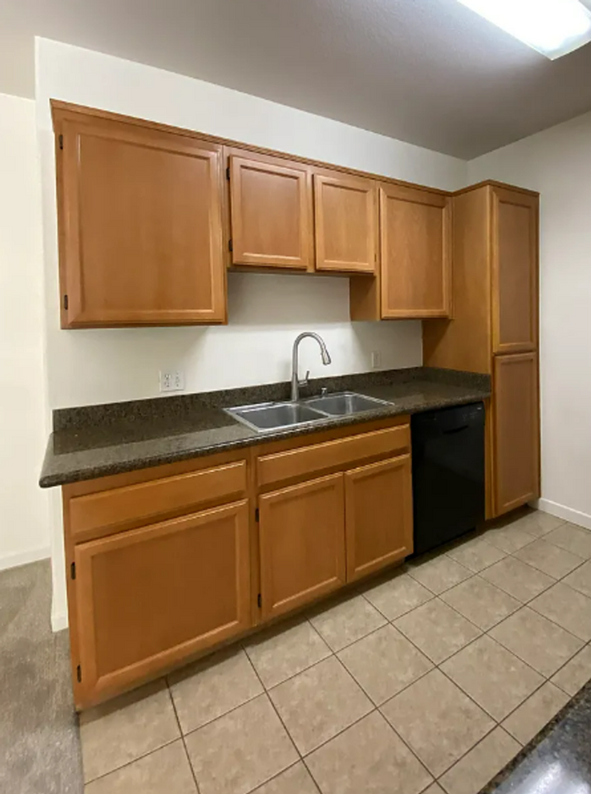 Building Photo - Mission Gorge Condo 2bed/2bath