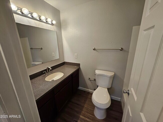 Building Photo - 424 W Brown Rd