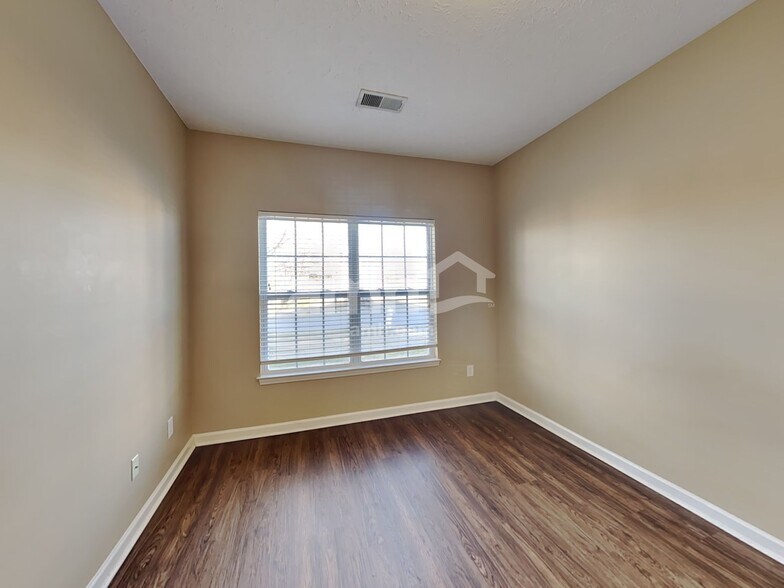 Building Photo - 533 Callie Ave