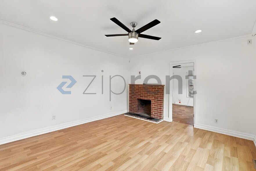 Building Photo - Unit 1st floor