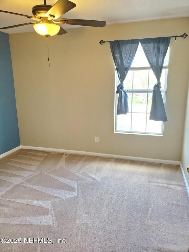 Building Photo - 1625 Vineland Cir