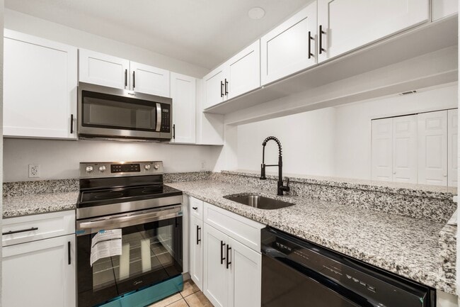 Building Photo - 5219 Via Hacienda Cir