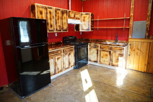 Building Photo - Rustic Home in Heart of Martin!