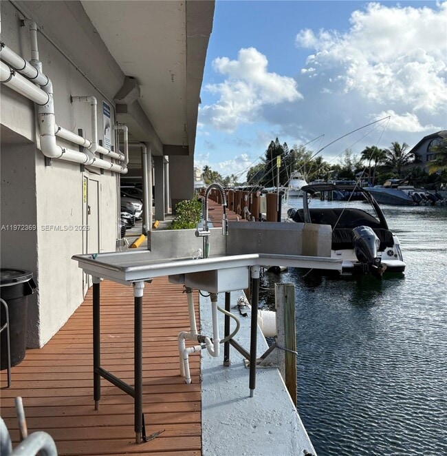 Building Photo - 2500 NE 135th St