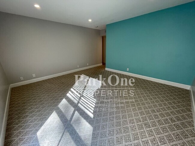 Building Photo - Spacious Condo Near Downtown Walnut Creek ...