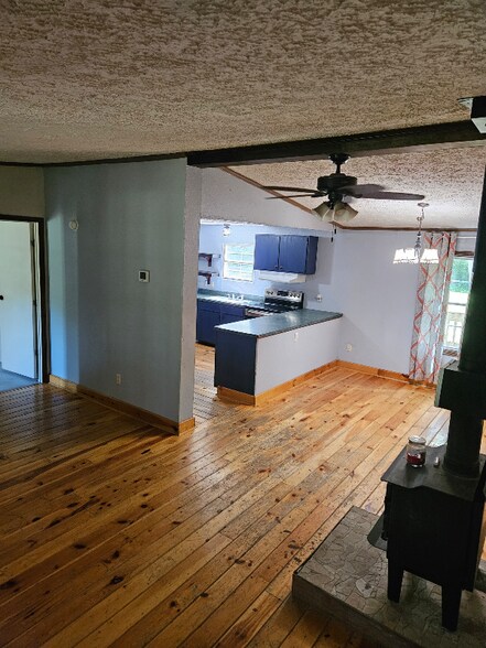 Building Photo - 510 Starwood Rd