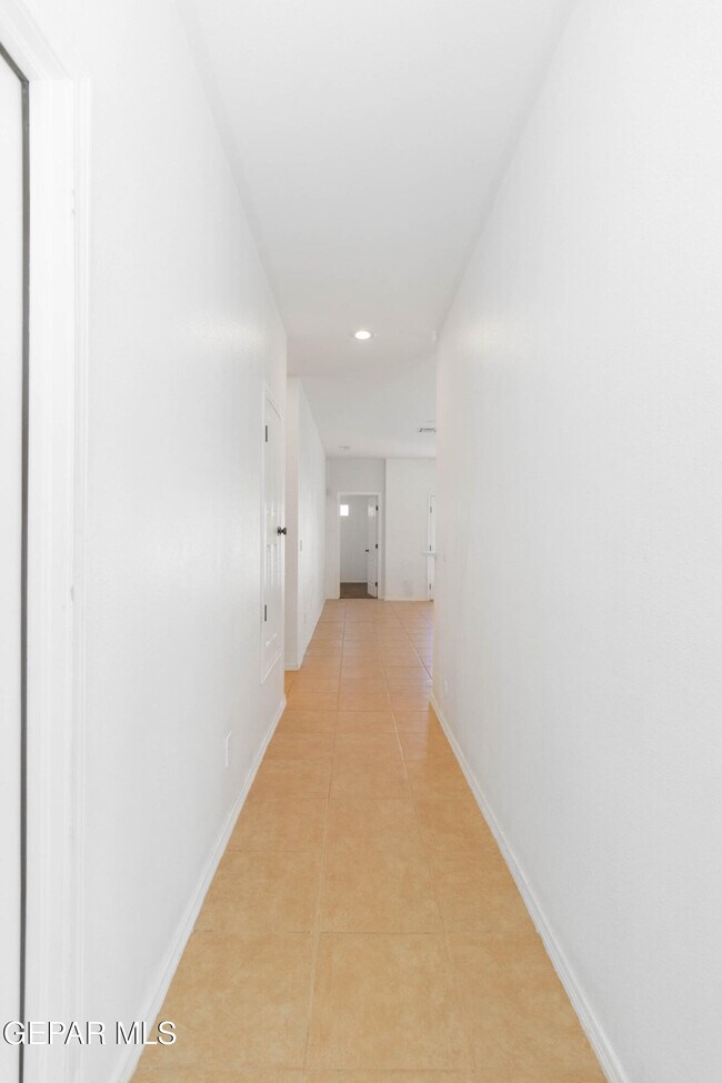 Building Photo - 14749 Sand Gate Dr
