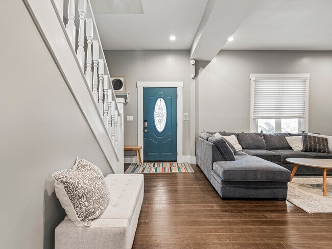 Building Photo - 622 N Hamilton Ave