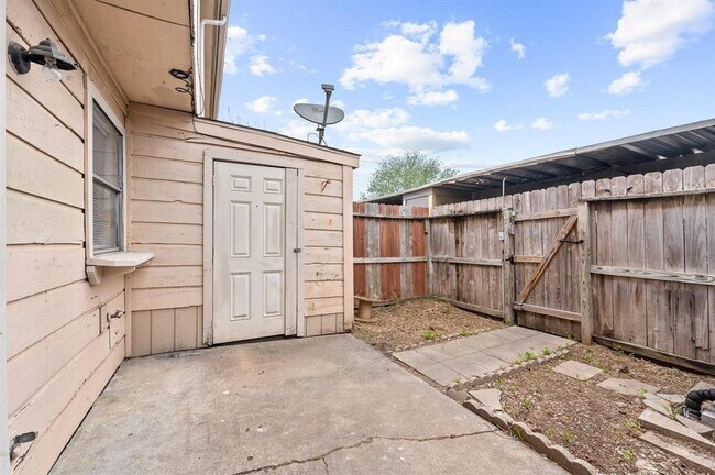Building Photo - 11685 Alief Clodine Rd
