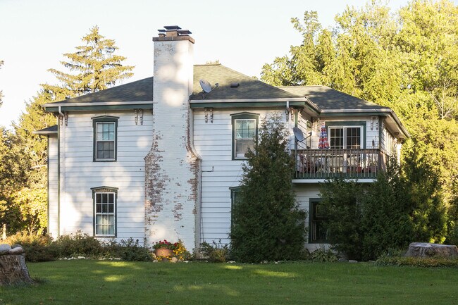 Primary Photo - W379N5686 N Lake Rd