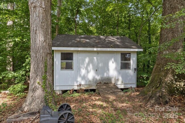 Building Photo - 844 Fieldstone Rd