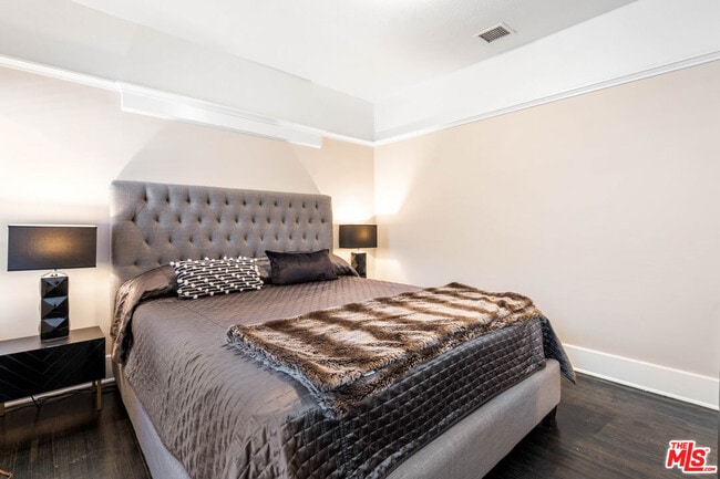 Building Photo - 607 N Gramercy Pl