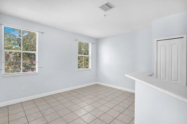 Building Photo - 1013 Shoma Dr