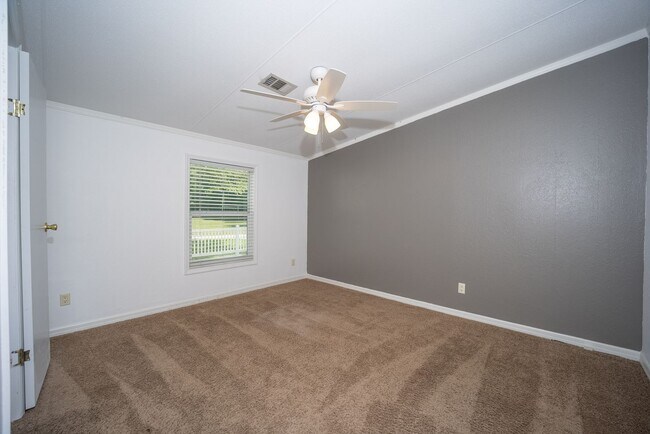 Building Photo - 3BR/2BA Mobile Home with 2 Acres in Weirsdale