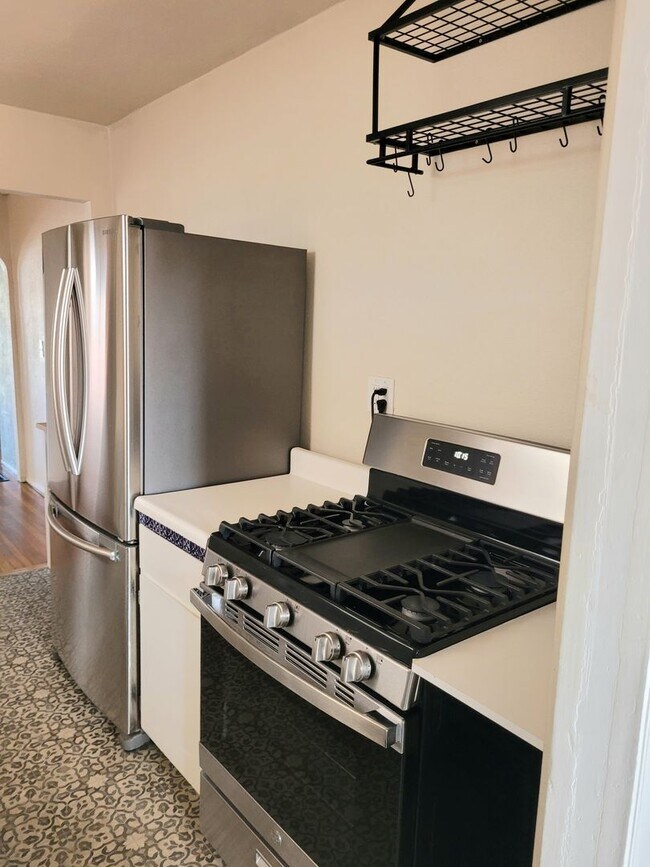 Building Photo - Charming 3 bedroom / 1 Bath House