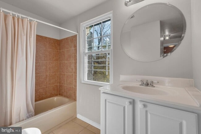 Building Photo - 1007 E Preston St