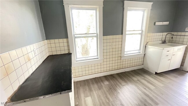 Building Photo - 4322 Bush Ave