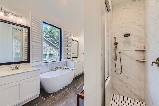 Building Photo - Available Now: Gorgeous 4 Bed/3.5 Bath wit...