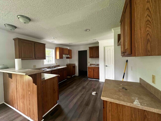 Building Photo - 1120 Spring Garden Rd