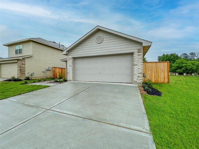 Building Photo - 1515 Las Cuevas Dr