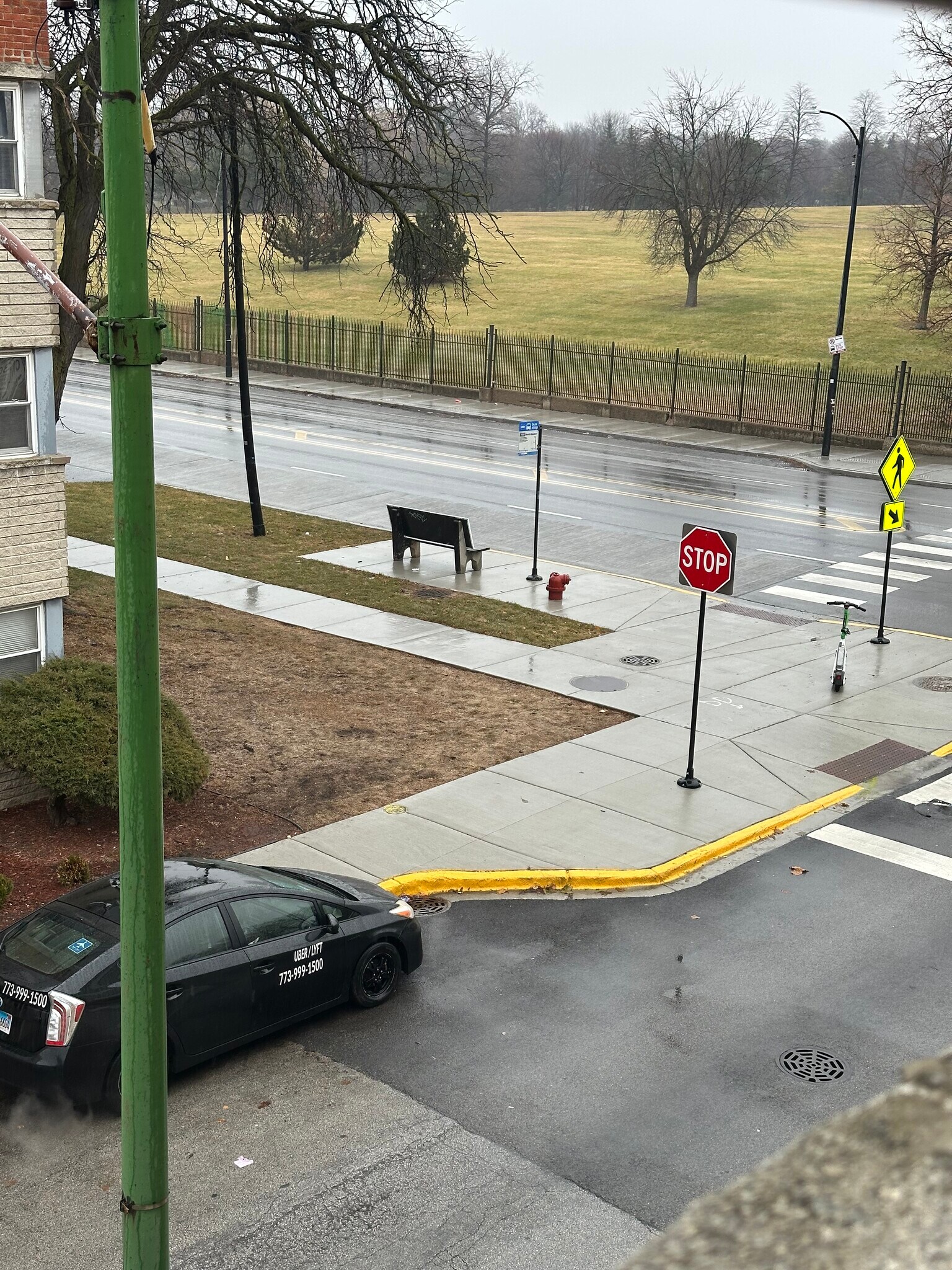 Building Photo - 2401 W Balmoral Ave