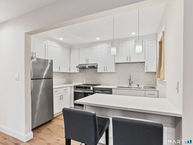 Building Photo - 92 Wilton Crest Rd