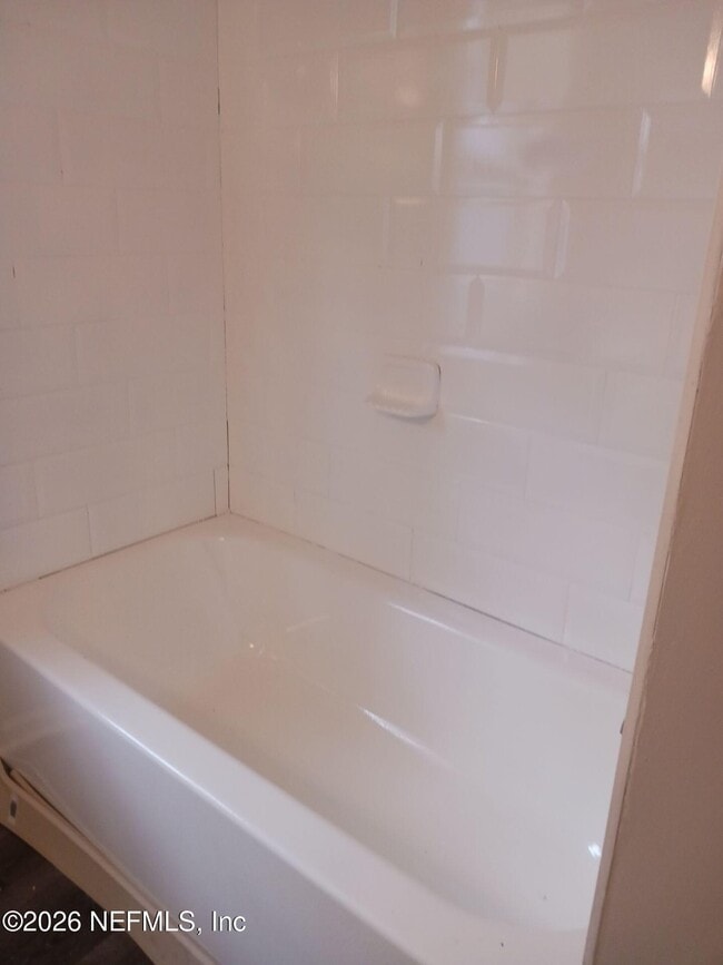 Building Photo - 1137 E 14th St