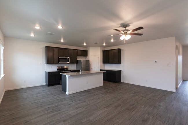 Building Photo - 1450 Waterview Dr
